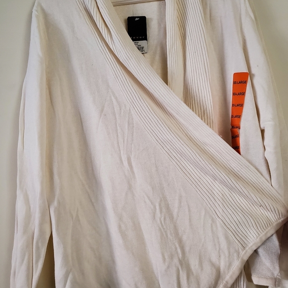 Ivory wrap - Picture 3 of 5